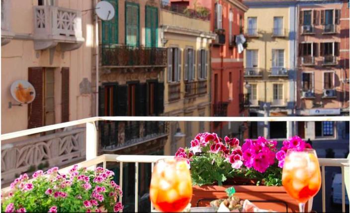 Centro Storico Via Sassari Accommodation Cagliari Exterior photo